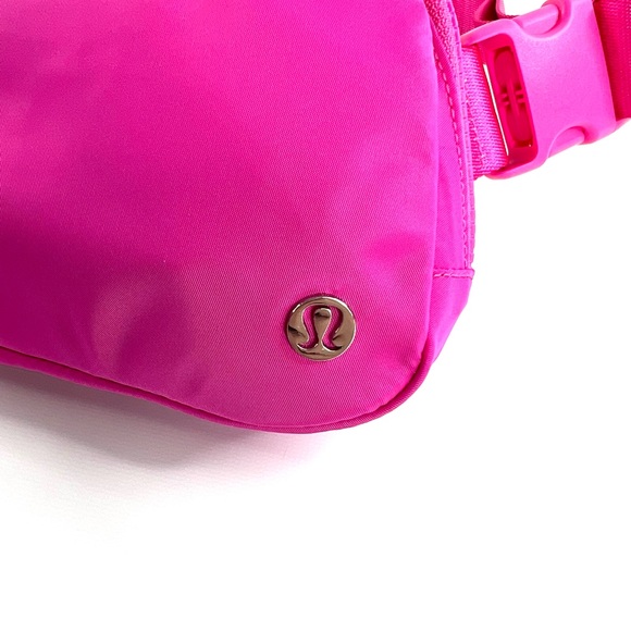 Lululemon Everywhere Belt Bag Sonic Pink Extended Strap - Picture 3 of 11